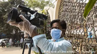 Bangladesh Journalist mit Schutzmasken