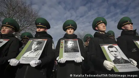 When the past goes unquestioned: Belarusian Soldiers commemorate the 75th anniversary of the victory over Nazi Germany.