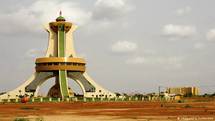 Burkina Faso - Denkmal in Ouagadougou